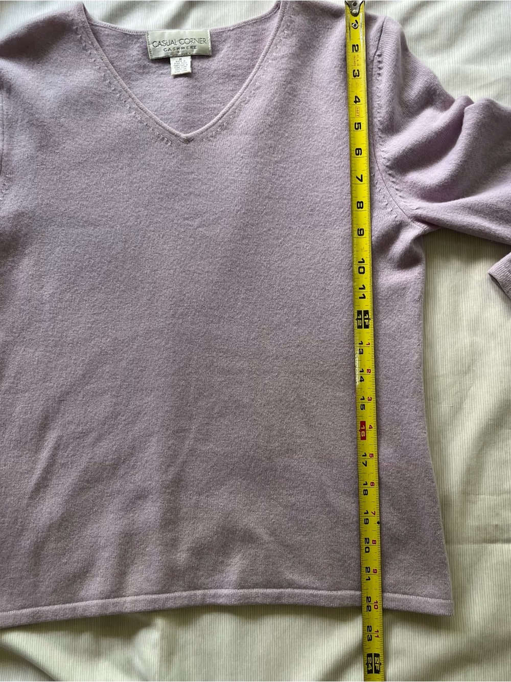 Casual Corner Lavender V-Neck Women's Cashmere Sweater - Picture 3 of 4
